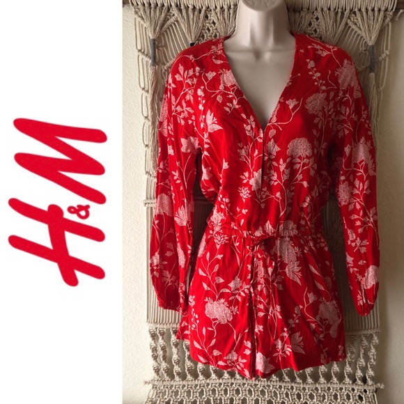 H&M Dresses & Skirts - Pretty H&M red and white floral romper